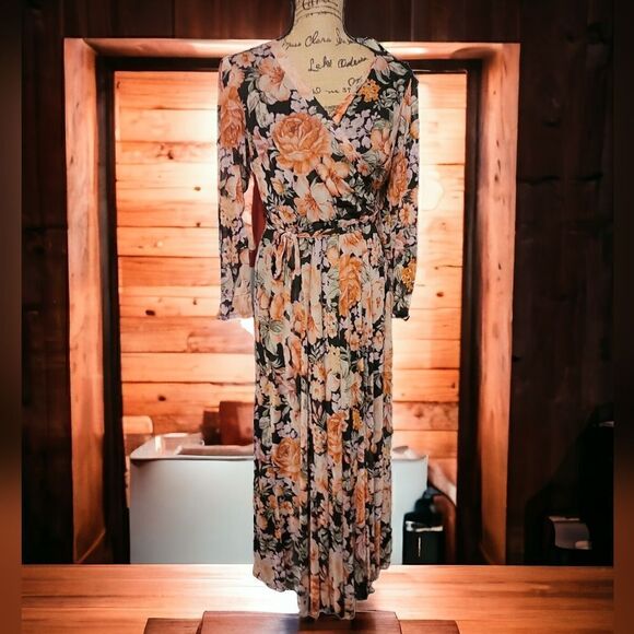 STELLA & JULIE Floral V Neck Dress Size 12 NWOT - Picture 1 of 10